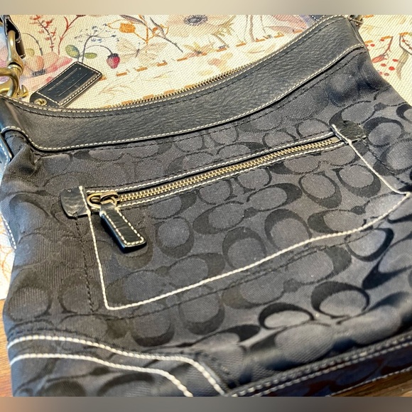 Vintage Coach 10403 | Black Signature Duffle / Crossbody Bag - Picture 4 of 13